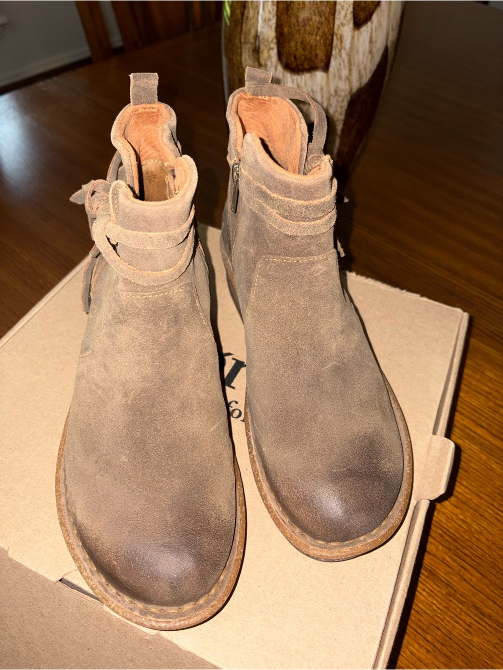 Born Vaughn Taupe Leather Ankle Boots SZ 8 1/2 NIB